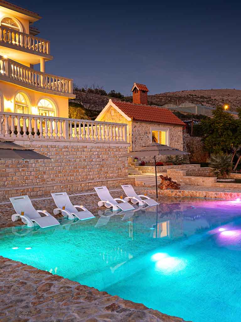 Luxury villa citrine pool