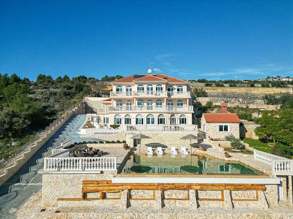 Luxury villa citrine